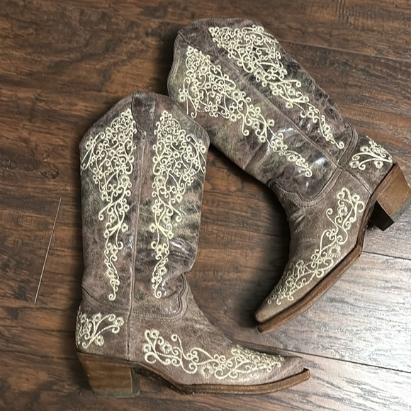 Corral distressed brown embroidered boots 👢 snip toe - Picture 5 of 14